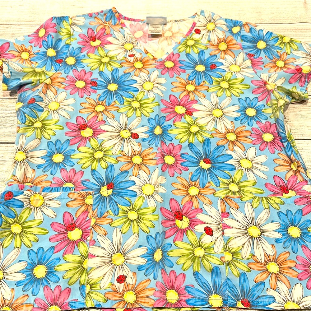 Women’s nurses scrub top floral print with ladybugs size L